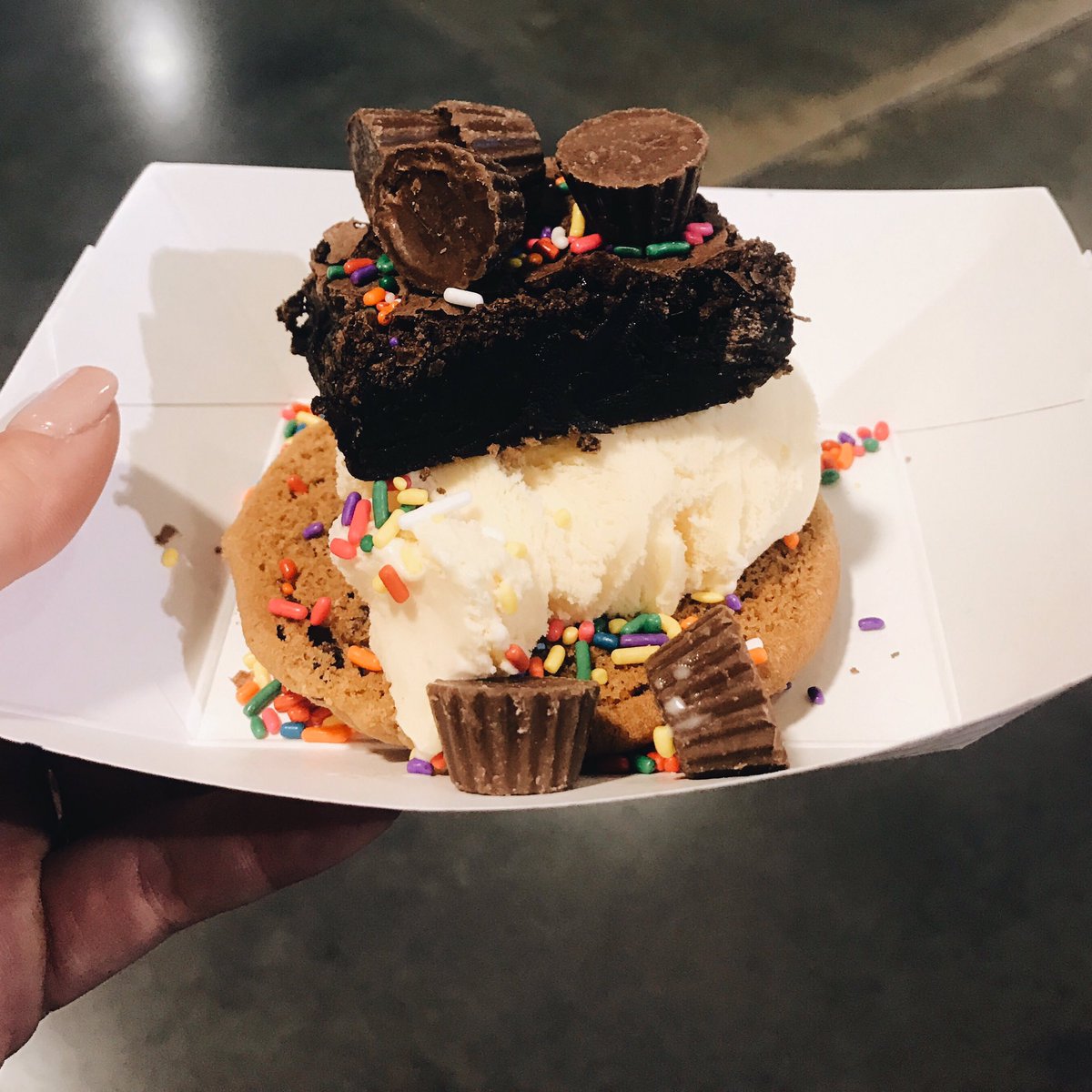 You guys 😍 don't miss out on our cookie sandwich bar tonight at SJ! Tonight. 7:00 PM. Be there and bring a friend!