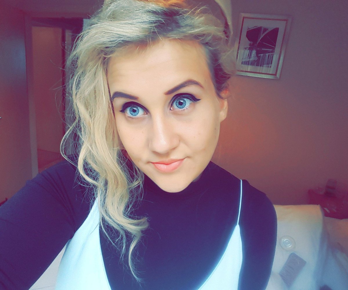 el_garner's tweet photo. Someone please give me a job or I'll continue to try and dress as ow characters https://t.co/LcmZZ0yJXS
