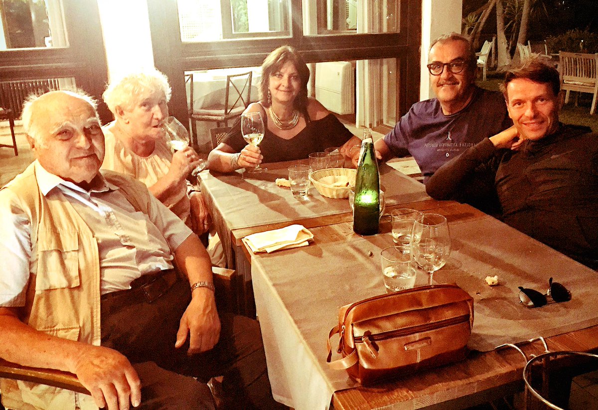 A pappa con...Franco Silvi, Patrizia, Mamma e Papà...manca pochissimo perché tutto sia... facebook.com/walterrolfo/po…