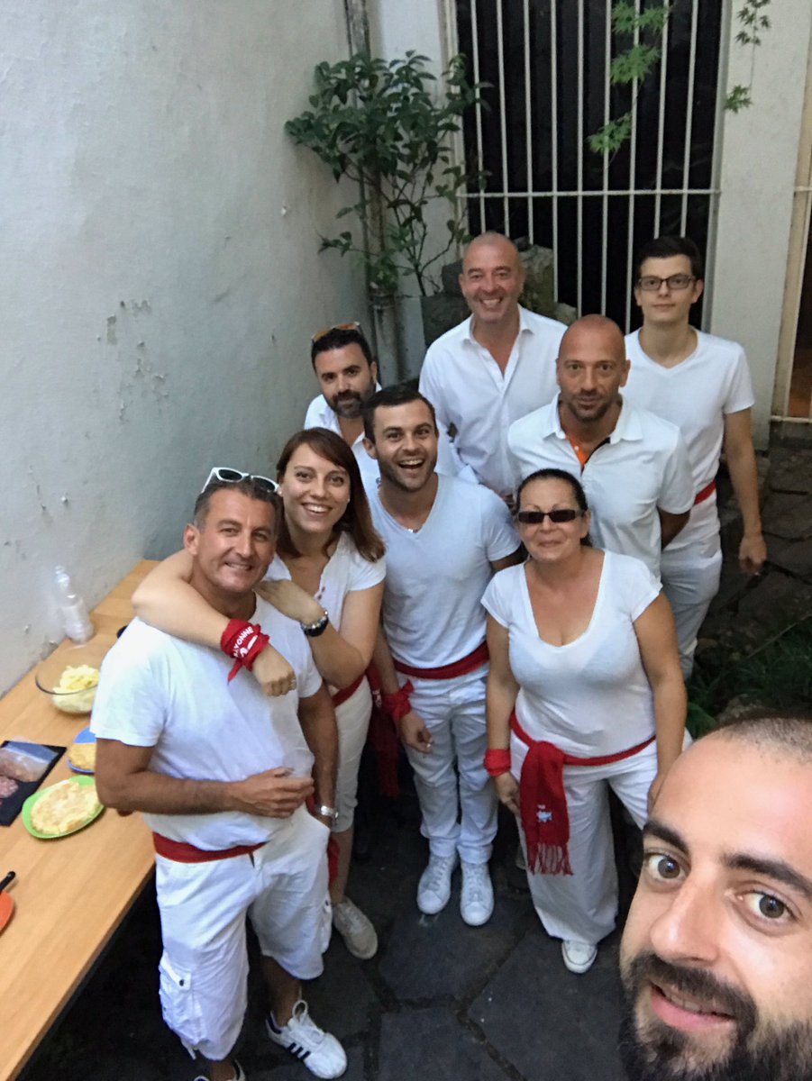 di_dier1's tweet photo. La plaque basque vous souhaite d'excellentes fêtes de Bayonne 😉 #fierté #CSAnumberone #baiona https://t.co/HA3B0v43hp