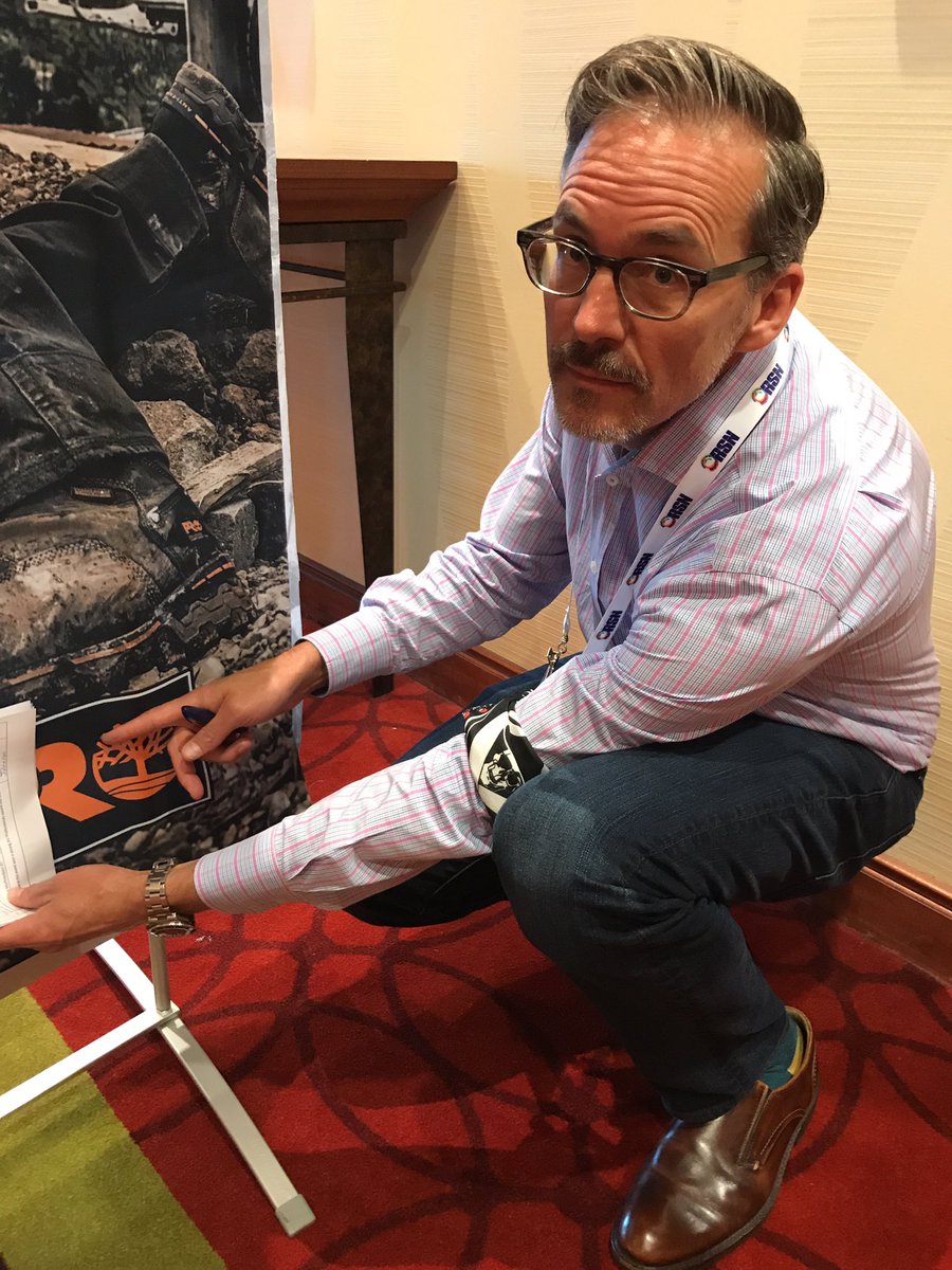 LesaPM's tweet photo. #rsnelevate2017 #pirate team scavenger hunt making an R stance! Thanks Matt! https://t.co/3QC7cDisyM