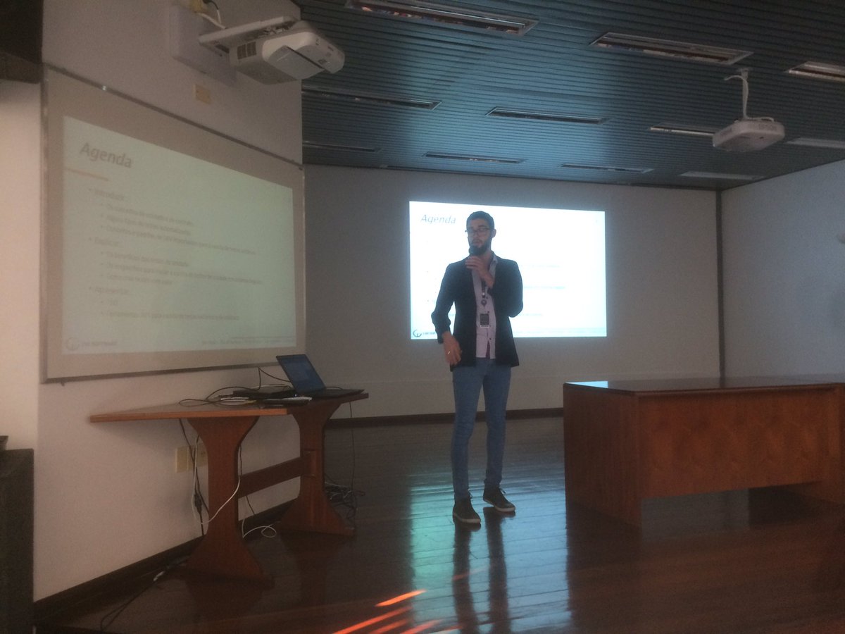 diracijunior's tweet photo. Lucas Kauer nos falando um pouco sobre #TestesUnitarios no #CWITestTalks #Crescer #Desenvolvedor #Carreira https://t.co/7VyqtL21Uh