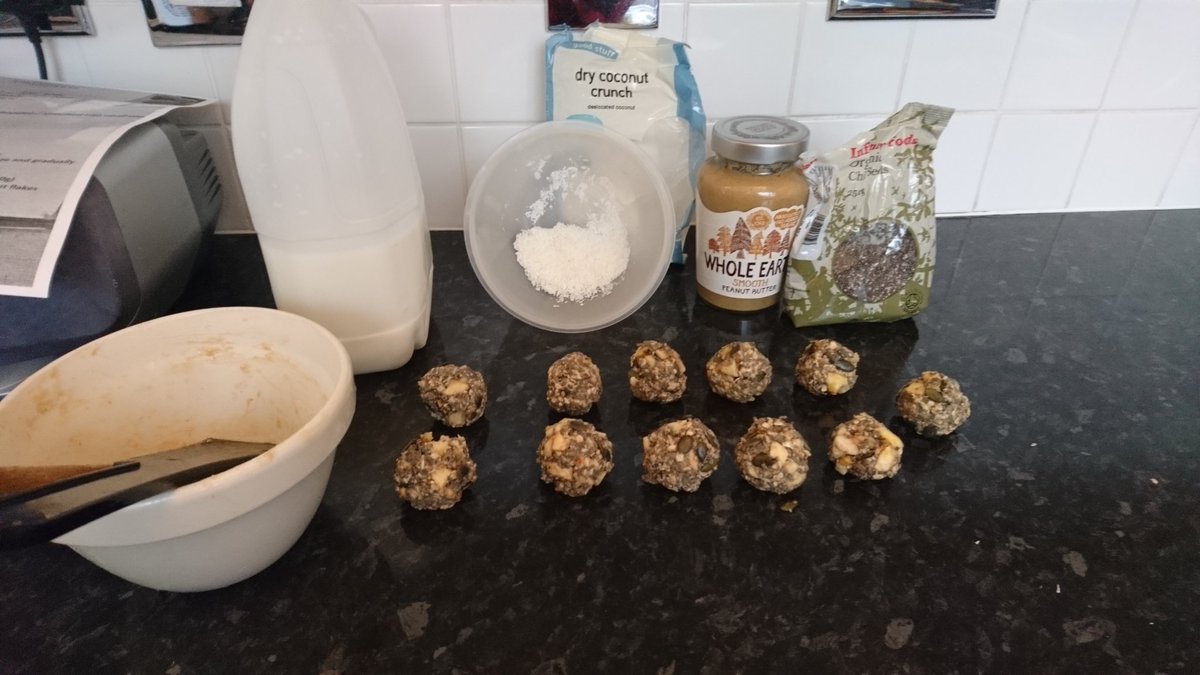 AM28toomany's tweet photo. Pleased to bake #heallthy natural delicious desert every 6 weeks for @CherryLodgeCC @LymphomaAssoc inspired by @RachelKellyNet @champneys https://t.co/JidPwSNMYi