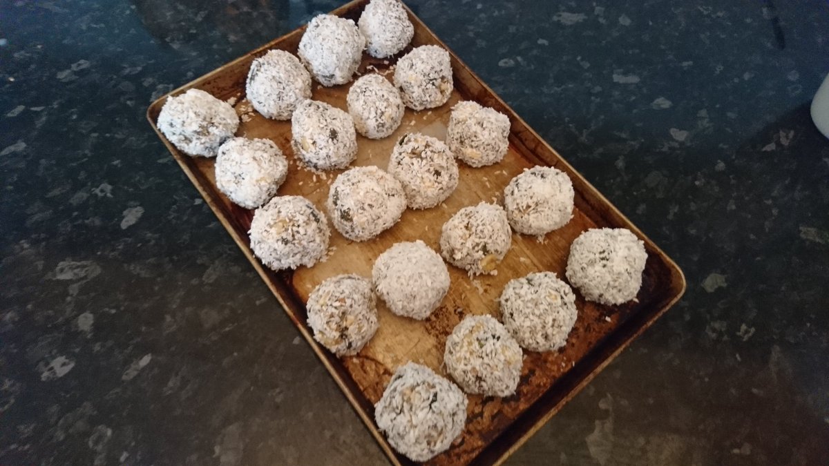AM28toomany's tweet photo. Pleased to bake #heallthy natural delicious desert every 6 weeks for @CherryLodgeCC @LymphomaAssoc inspired by @RachelKellyNet @champneys https://t.co/JidPwSNMYi