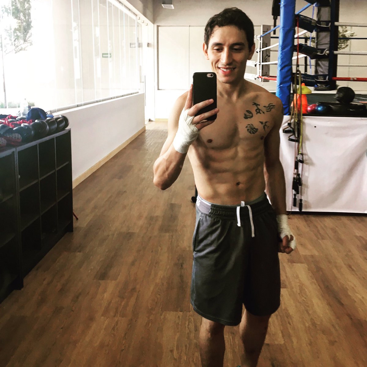 DamianVilla58's tweet photo. Ahí va la cosa! 🥋🥊💥 #PoquitoDeTodo #BuildingAMachine #CRCOpen #Dandole https://t.co/CtF9SQLmeT