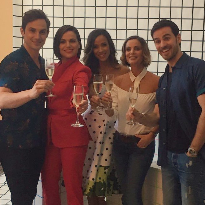 OnceABC's tweet photo. Here's to Season 7! 🥂 #OnceUponATime
(📸: @LanaParrilla) https://t.co/Mt9UAqS7D8