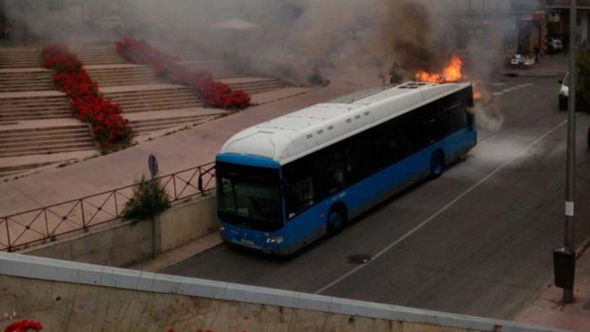 Plan de choque frente a los incendios de autobuses en Madrid dlvr.it/PYjjRd