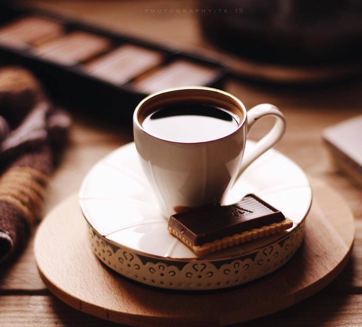 وقهوة حلوة ، من حلاوتها تنسيكم مُر الأيام .
#قطفة_غنج 
#حروف_وقهوة