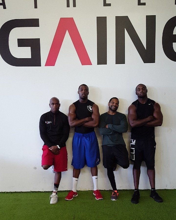 ShakhaHMoore's tweet photo. Good workout today with @coachjoyner24 and @MarcusEasley we definitely put that work in #domode #harfwork #onelifetofit👊 https://t.co/lcwCkm4ZM8