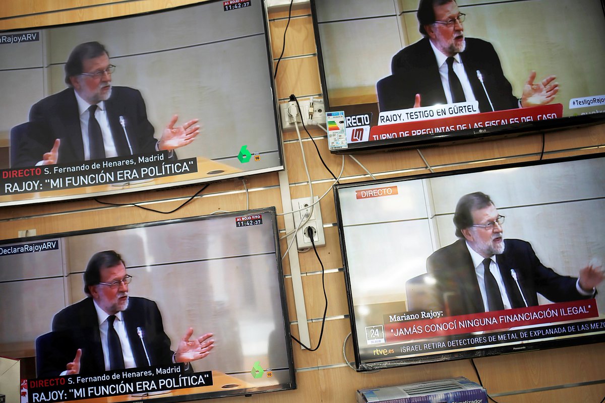 bezdiario's tweet photo. Las respuestas de Rajoy en el juicio de Gürtel https://t.co/5ib6sTMBqY @CRibagorda #rajoydeclara https://t.co/67pX0tWyGg