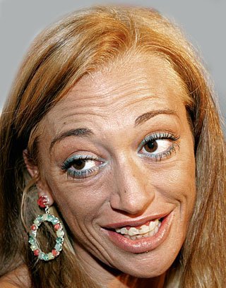 BelendeMairena's tweet photo. Ya se ha puesto la mamá de la guapa Andreíta en contacto con la guardi civil por los insultos con el #RajoyDIMISION ?      #macarrillo https://t.co/Pr0t6TsFlS