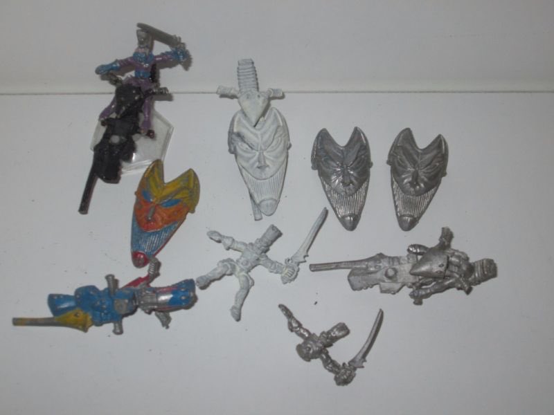 7keyschaos's tweet photo. Scored another batch of rare old models #harlequins #warhammer40k #spaceelves #jetbikes #eldar https://t.co/BMfMz9WwbK