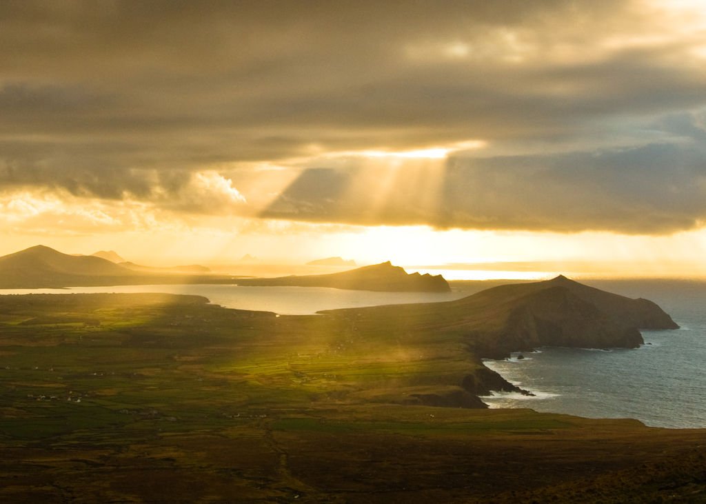 DingleBenners's tweet photo. Beautiful image of the Dingle Peninsula via @DiscoverIreland #VisitDingle #DinglePeninsula #DingleBennersHotel https://t.co/hDqhiZ8XBW https://t.co/FiOWlHRmPJ