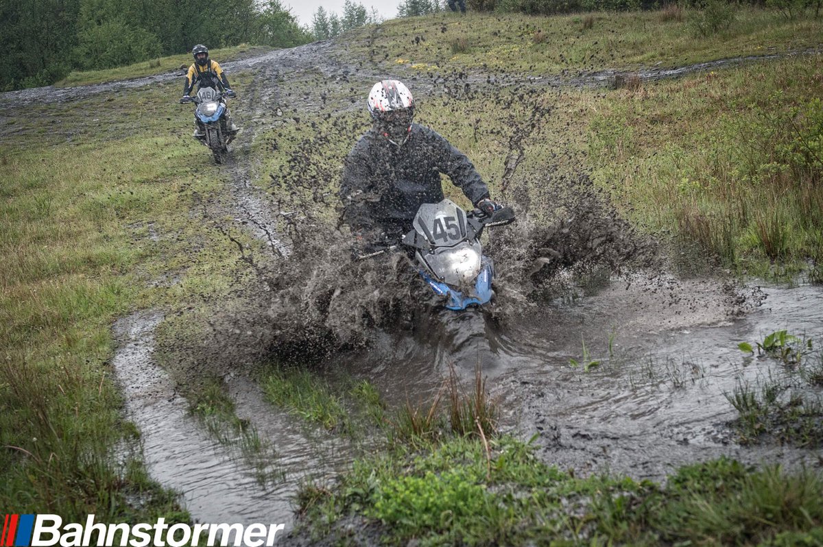 offroadskills's tweet photo. It's #watersplashwednesday.. commitment was not an issue here 😂👊🏻✊🏻✊🏻✊🏻💦💦💦 📸: @bahnstormerbmw https://t.co/ZeE4tuMrmi