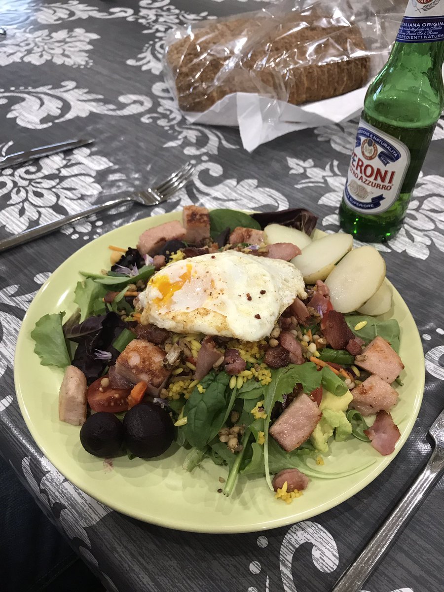 edenagarryeggs's tweet photo. @peroniuk @gailzy32 that's an evening for an ice cold peroni and a superfood salad topped with an @edenagarryegg https://t.co/ObcBuIYT2B