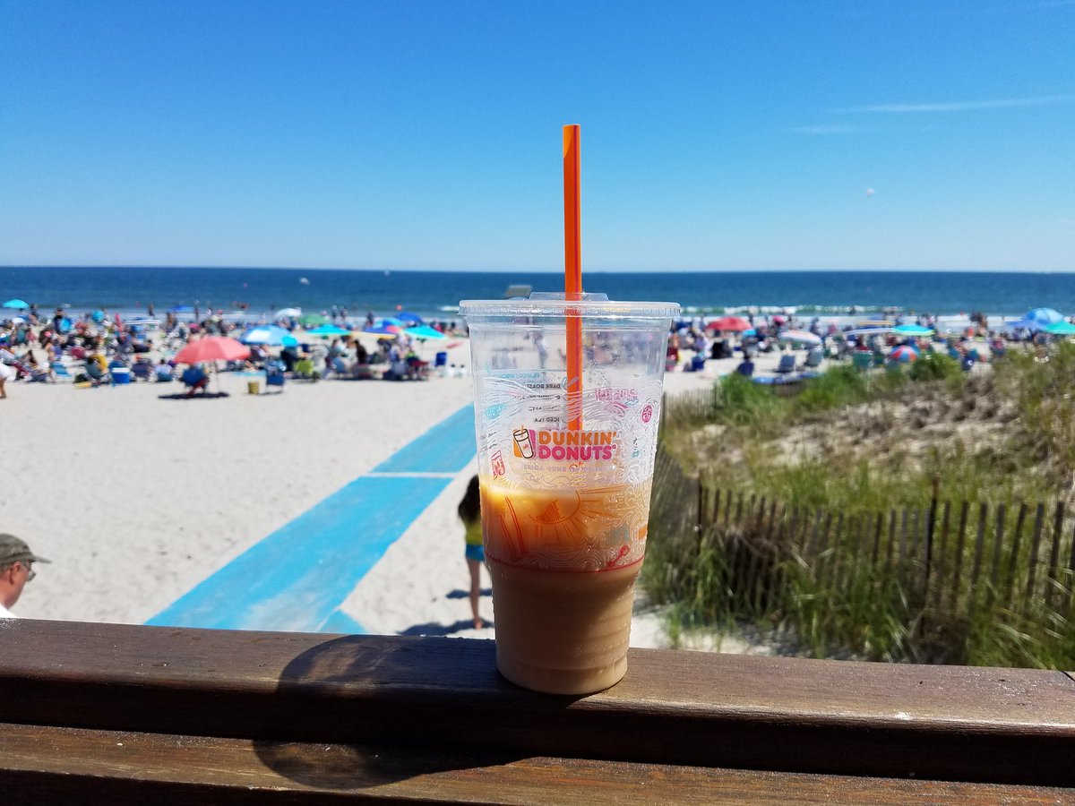 MatthewLarned's tweet photo. A perfect Cold Brew Iced Coffee at Narragansett Town Beach.
#PVDSummer @DunkinProv #DD https://t.co/rDKOHaJV88