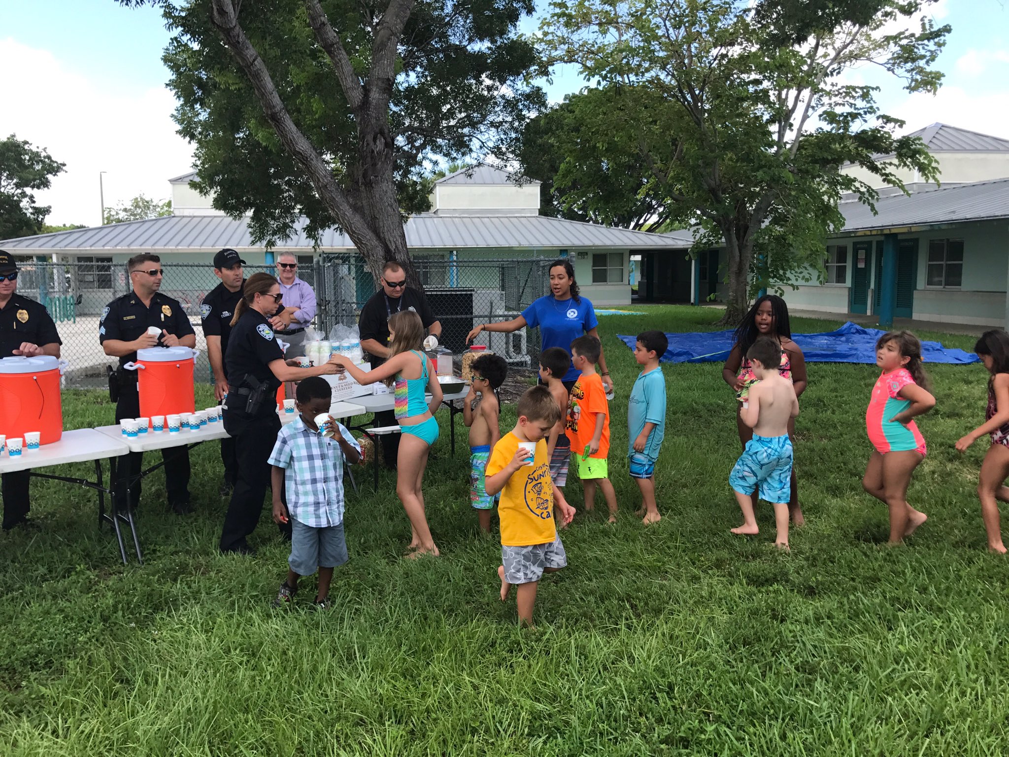Sunrise Police FL on Twitter "Lemonade stand cityofsunrise Summer