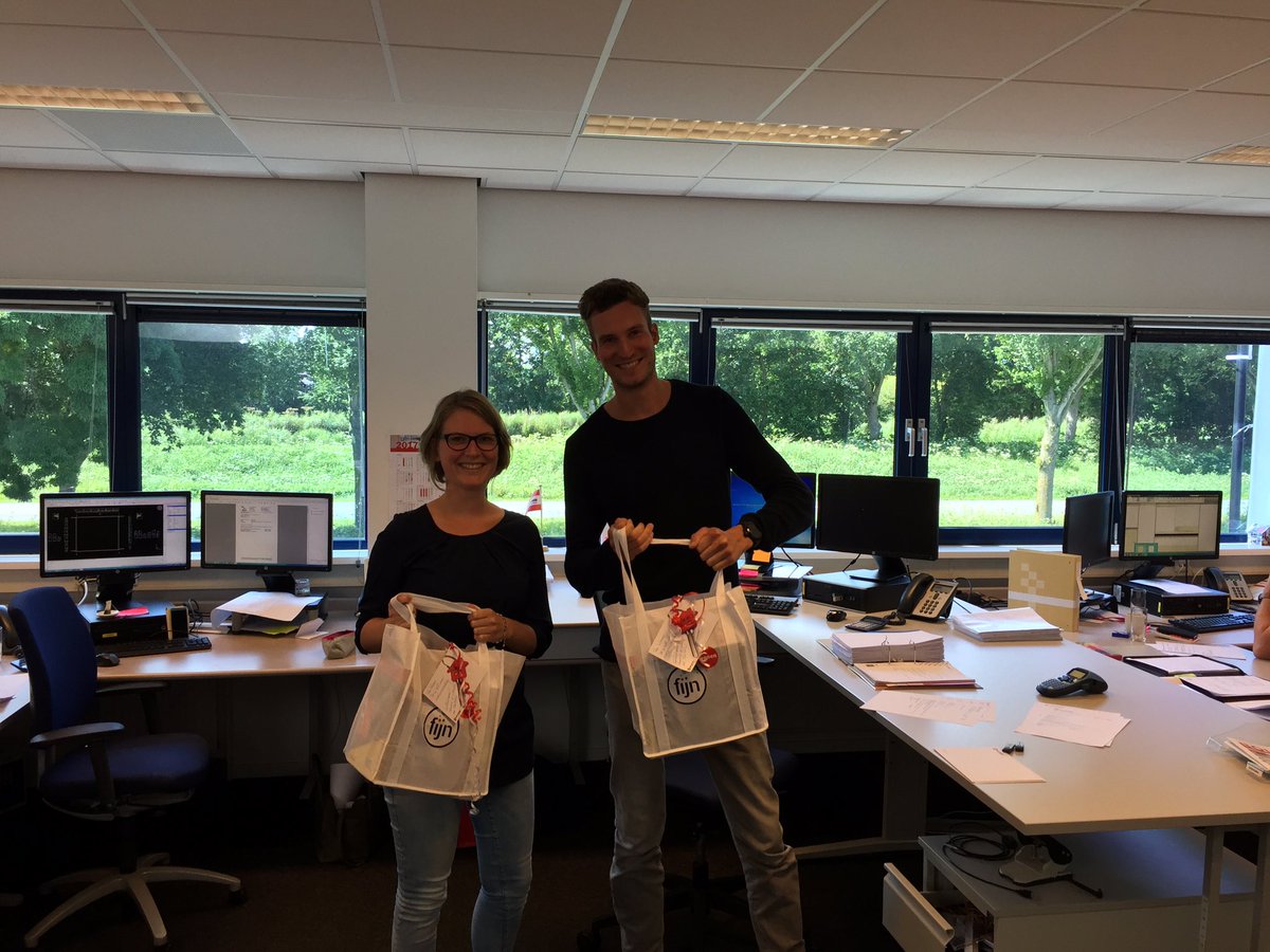 ralph_vries's tweet photo. @VanWijnenGroep ontvangen @Muisje92 en Rob Stuijt een overlevingspakket nu zij beide een eigen woning gaan betrekken. Gefeliciteerd! https://t.co/0U24Z65iRe