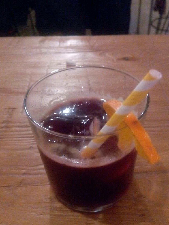 #nortegastrobar el tinto de verano servido a punta de pajita veraniega. Aventuras en los textos y sabor a chiringuito.