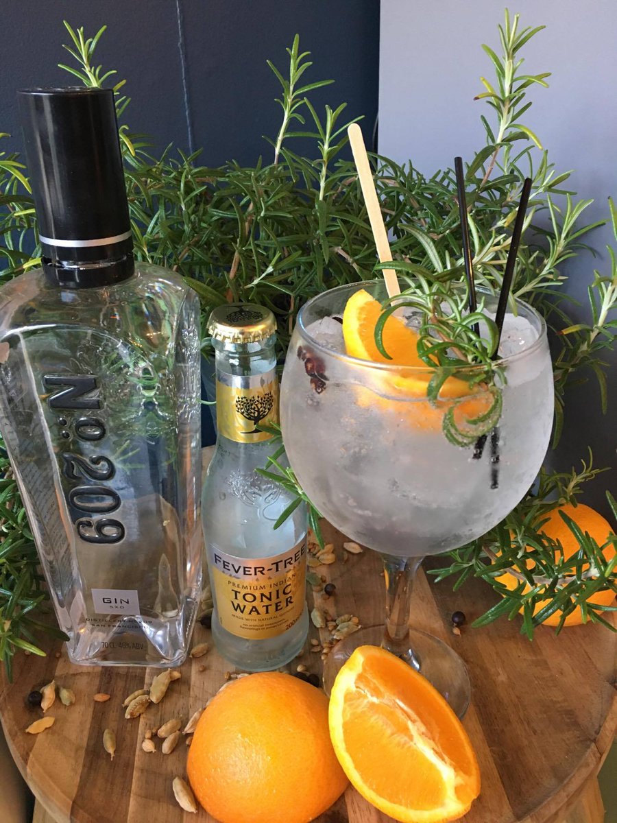 GreenBottlesCo's tweet photo. Our #ginserve of the week at #10GBNewcastle is @Distillery209UK w/ classic @FeverTreeMixers tonic, orange slice, rosemary &amp; juniper berries https://t.co/JurMHwpN5k