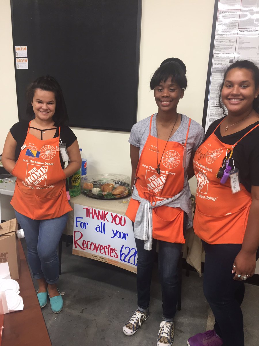 The cashiers at 6220 had breakfast and lunch delivered to celebrate their recoveries on the Front End. Great Job!