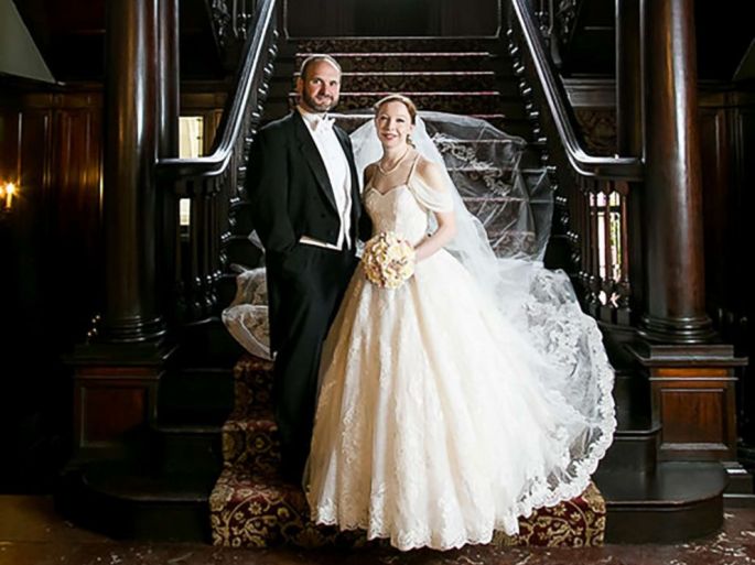 ¡Vaya sesión preboda! Esta joven posa con los vestidos de novia de sus tres generaciones pasadas ow.ly/1Ay430dTlAw