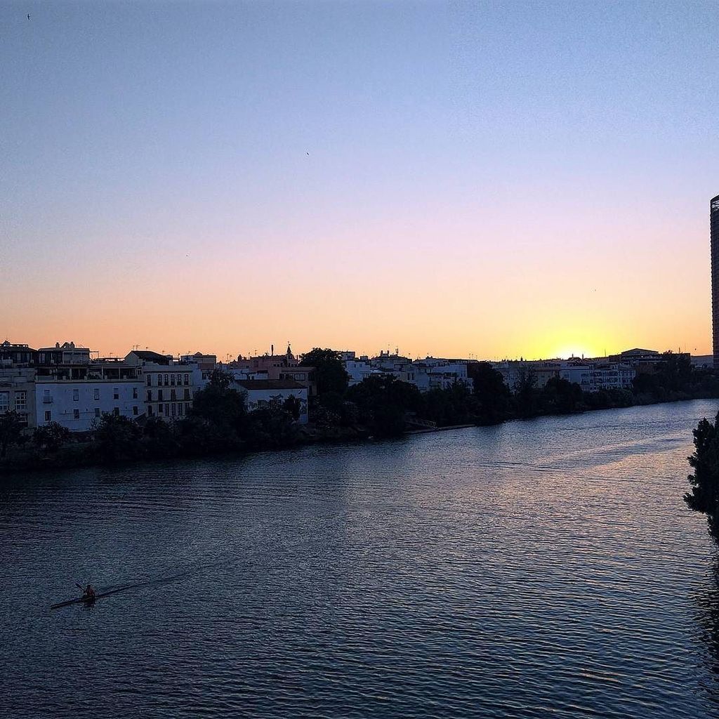 elfrau's tweet photo. #sevilla #triana #river #guadalquivir #summer #sunset #total_landscapes #total_nature #total_myworld #ipreview https://t.co/q3gsM7Gdks https://t.co/7EJqbBjaxP