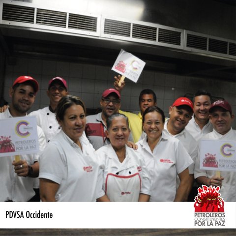FNJPetrolera's tweet photo. 🇻🇪📘 La Constituyente dará voz y voto a sectores excluidos como pensionados, obreros, campesinos y estudiantes #PetrolerosPaLaConstituyente https://t.co/fUx2jWqJzO
