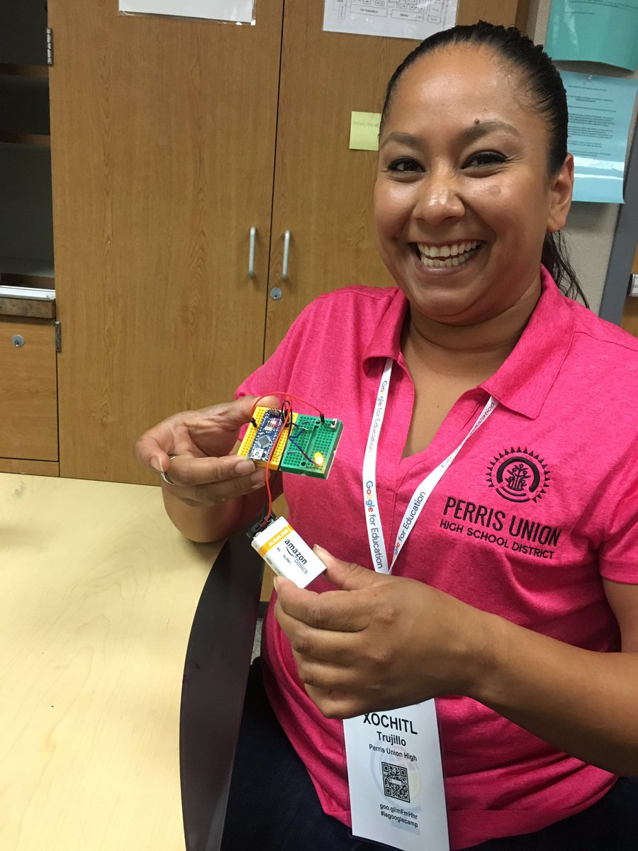 Learning at Sloba's Arduino Crash Course w/<a href="/sofiaRFG/">Sofia Rubio</a> #iegooglecamp!