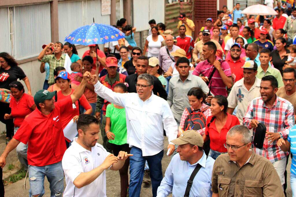 Gracias a Dios,nada material tengo que perder en ninguna parte del mundo.Ahora más que nunca seguir luchando por la alborada del Socialismo!