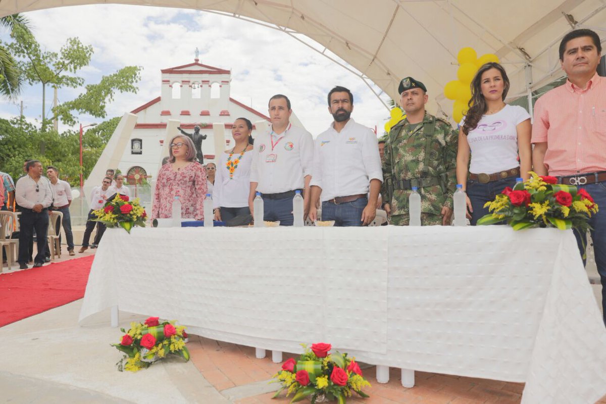 Laguiacundi's tweet photo. #BuenMiercoles 
Cien familias nilenses podrán acceder a su vivienda propia - #Cundinamarca #BuenaVida 
https://t.co/8vZOkscvi4
#26Jul https://t.co/KbmdteJ4kb