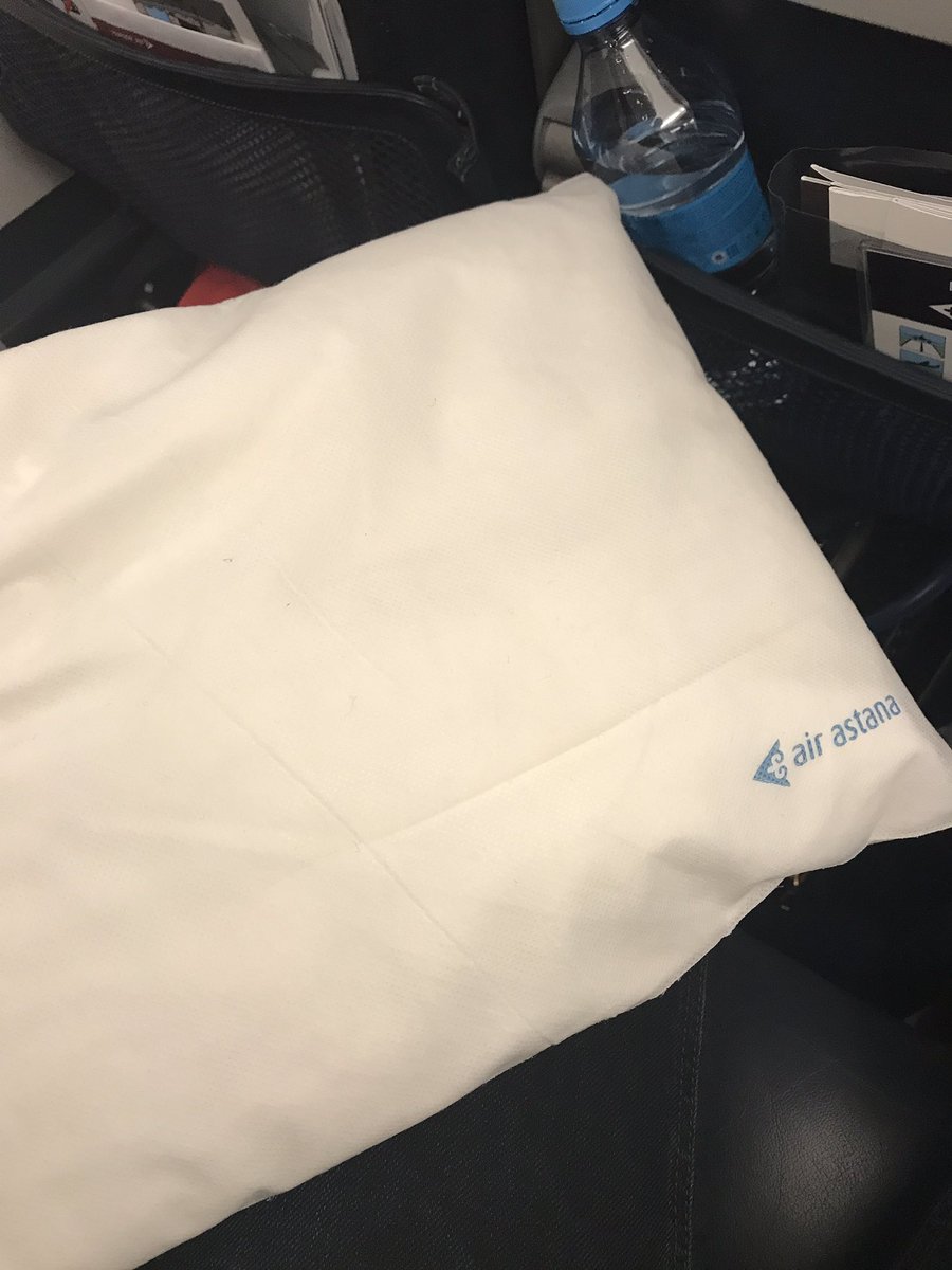 Asseka137's tweet photo. @airastana рейс kc 314 Подушки принесли наигрязнейшие, с пятнами итп. 🤦🏻‍♀️ https://t.co/zlB8ArhyzI