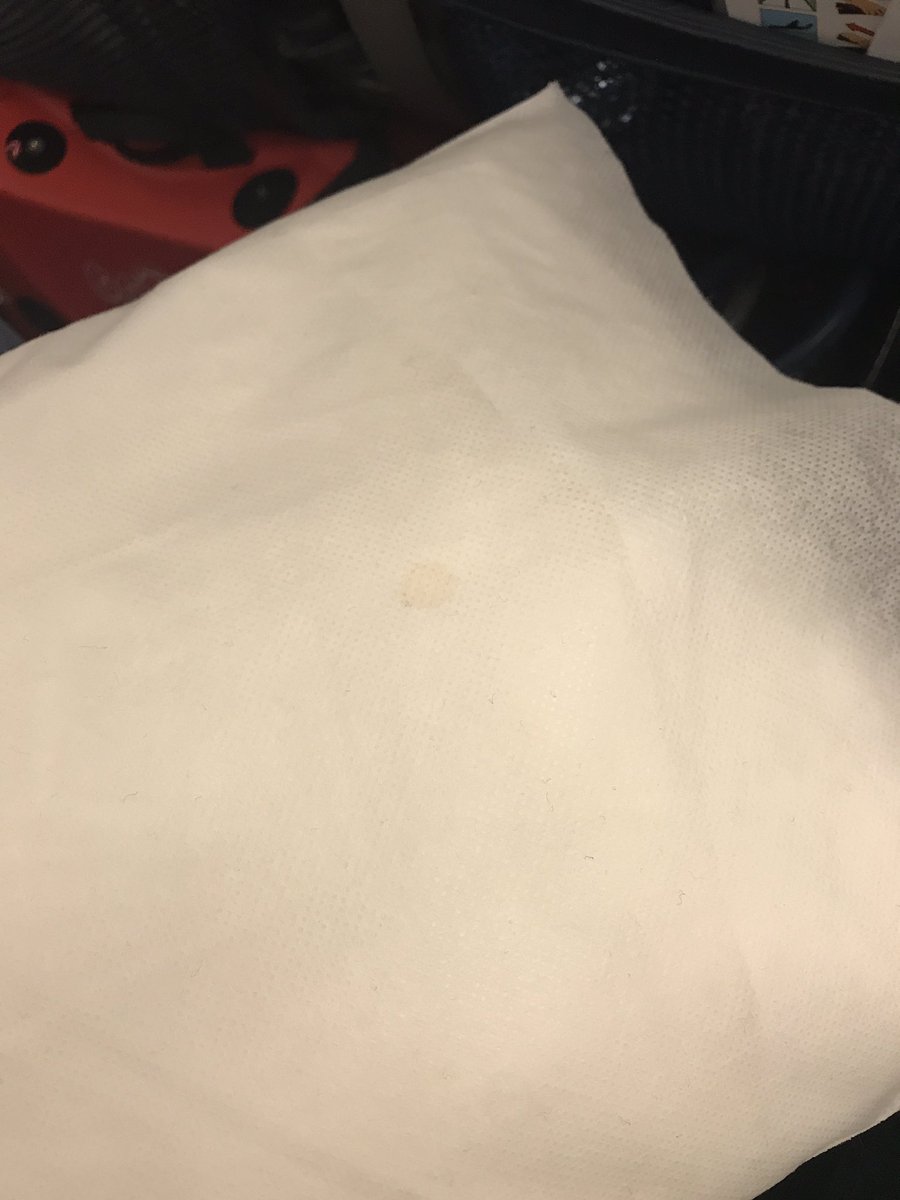 Asseka137's tweet photo. @airastana рейс kc 314 Подушки принесли наигрязнейшие, с пятнами итп. 🤦🏻‍♀️ https://t.co/zlB8ArhyzI