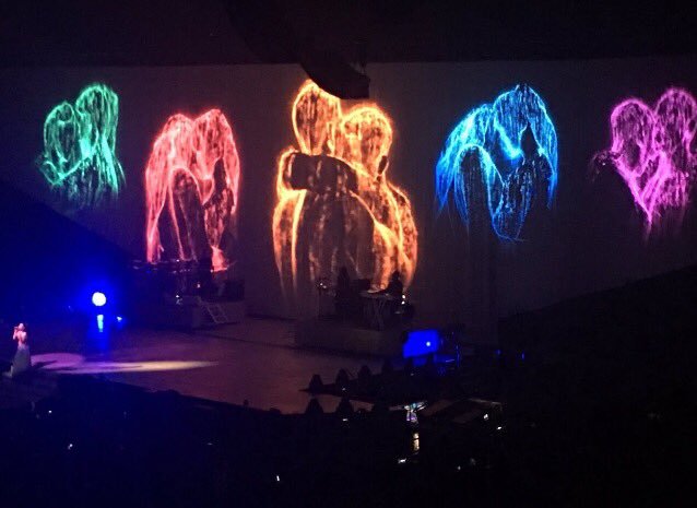 arianaaailysm's tweet photo. respect for MY president. Thank you for sharing your light w us &amp; for using your platform to spread love. YOU make the world a better place https://t.co/c6sPXjum4k