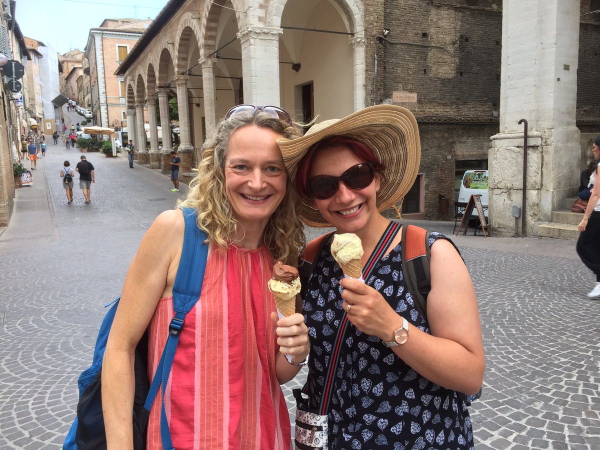 CarolineLear's tweet photo. Great to talk science and eat ice cream with barbel honisch at #USSP2017 Urbino Summer School https://t.co/nYsM5qz9hx