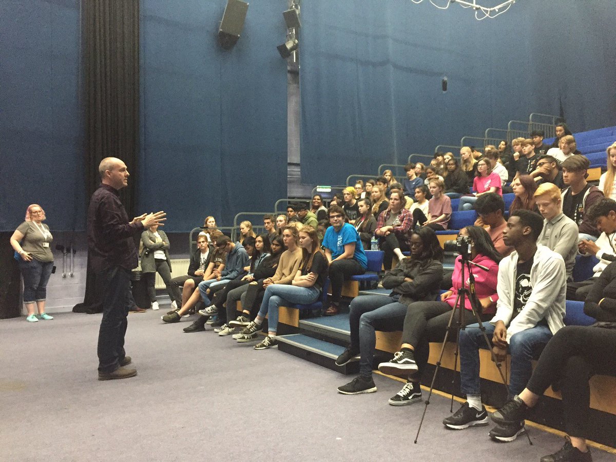 JustinTomlinson's tweet photo. Enjoyed meeting the very engaged Swindon @NCS students at @NewCollSwindon - loads of enthusiasm and ideas for their social action projects 👏 https://t.co/nbIkyPvb7t