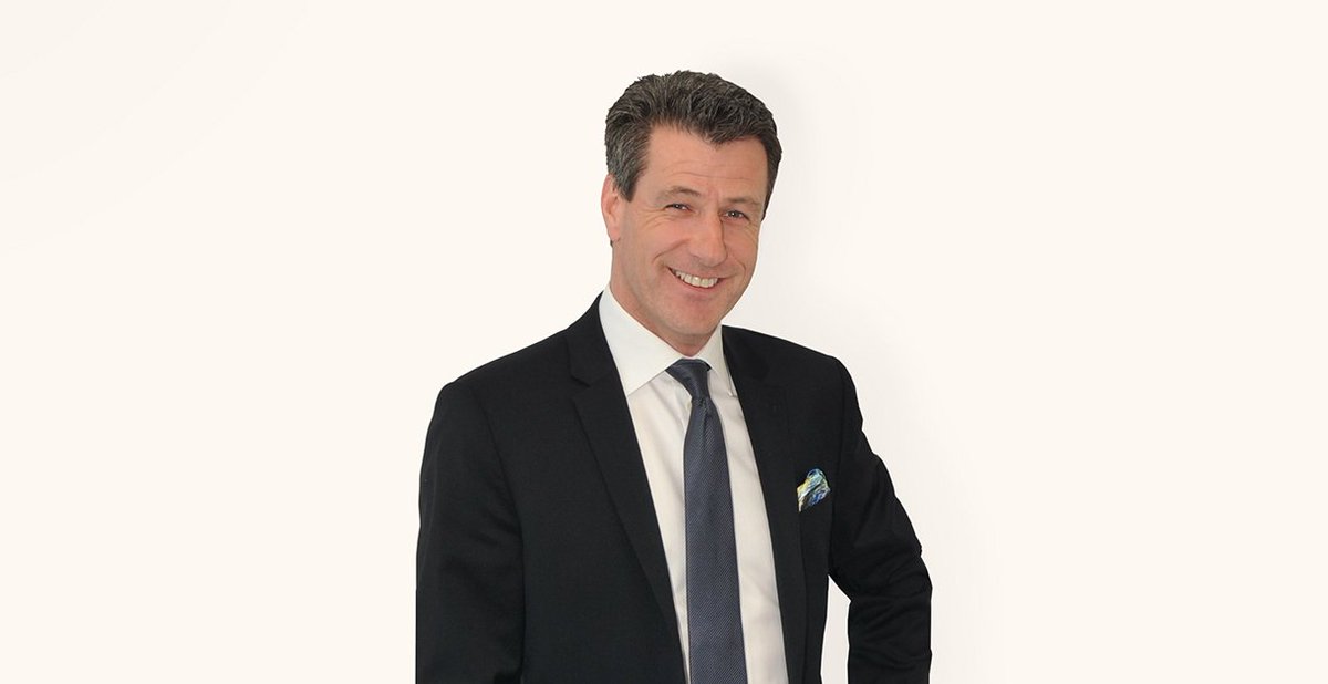 CPAquebec's tweet photo. Félicitations à Marc Perron de @DeloitteCanada qui a reçu en 2017 le titre de #FellowCPA. Déposez une candidature : https://t.co/1JTIDjrViZ. https://t.co/MtUpeKydZa