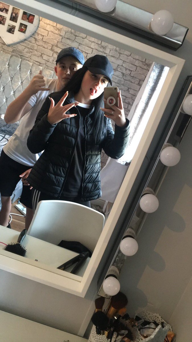 chloeobrien1991's tweet photo. @casperwalsh @kendricklamar @PostMalone viibbeezzzzz with me bro 🤘🏻🤘🏻 #finglas #uscared https://t.co/qnRttc38b8