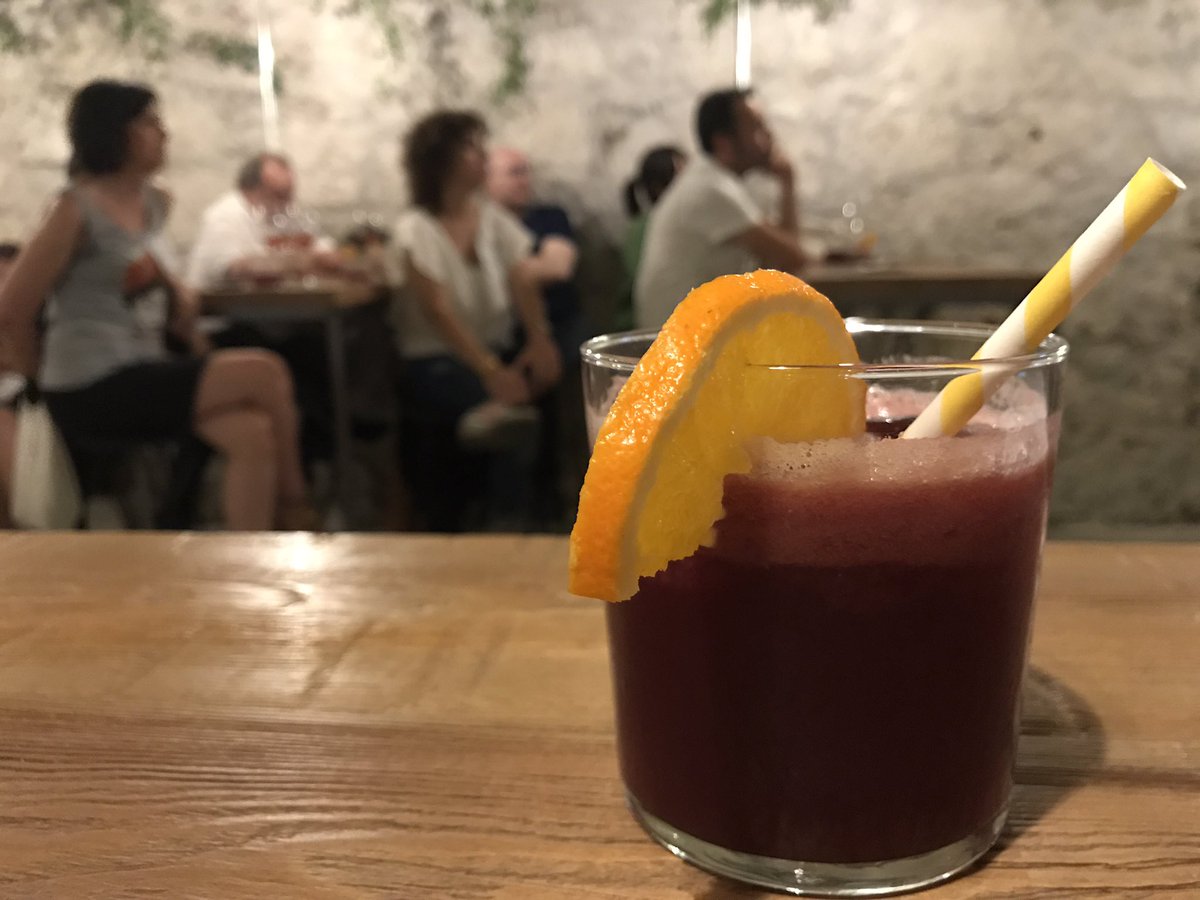 Tinto de verano con un toque de espuma de naranja para un relato de dos caras #veranoinsolente #nortegastrobar