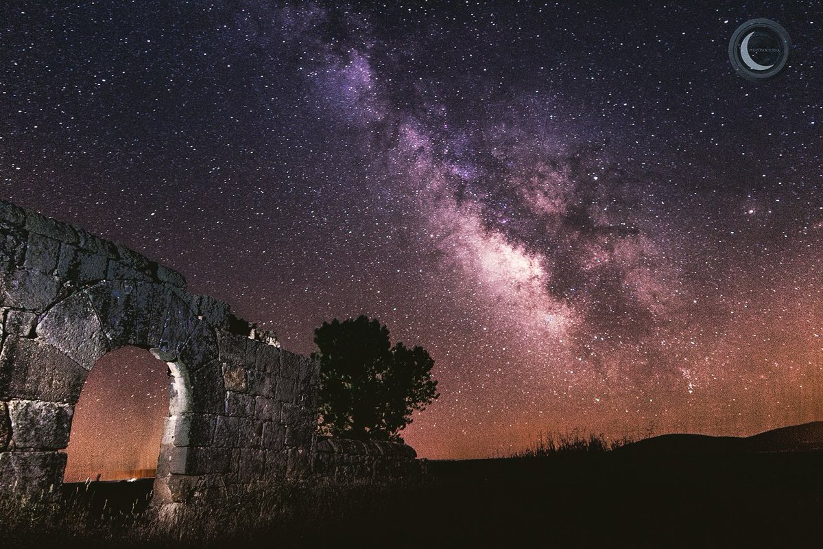 photonocturna's tweet photo. Desaparecieron las nubes y apareció...#vialactea #soria #fotonocturna #photonocturna #nightphoto  #nightphotography  #milkyway https://t.co/88FtjDSmew