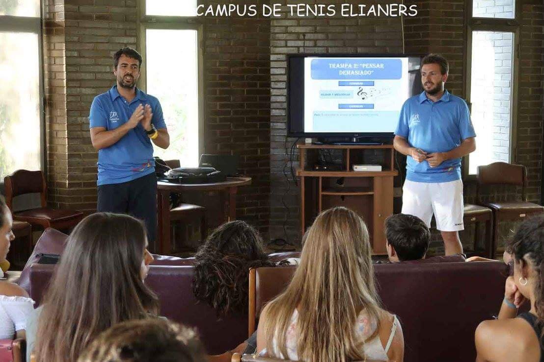 Siempre hay tiempo para alguna ponencia dentro del <a href="/CampustenisElia/">CampustenisEliana</a> . En esta ocasión, <a href="/1987Rober/">Roberto Panadero</a> y Toni Fonseca hablan sobre psicología