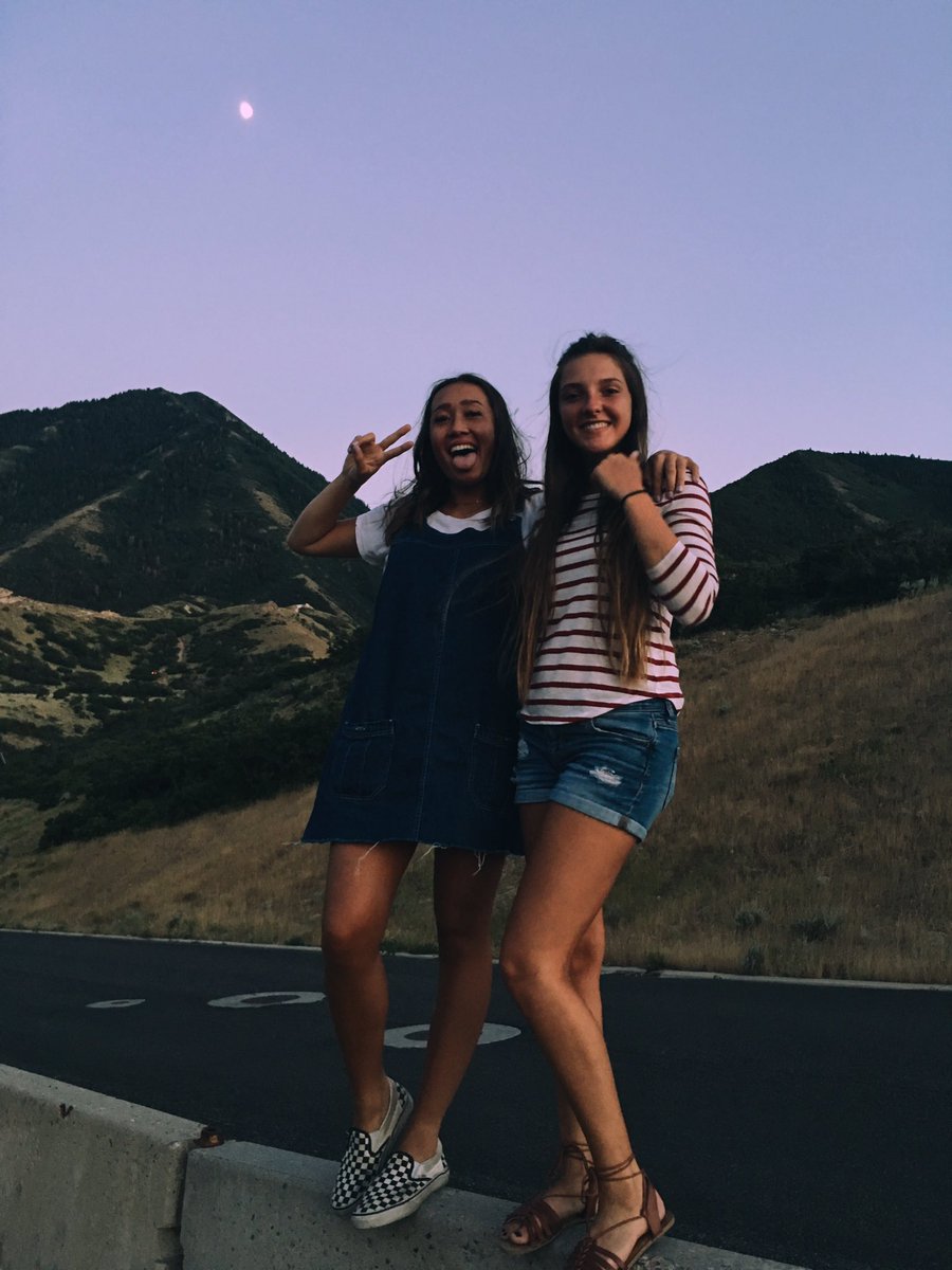 britttreese's tweet photo. HAPPY BIRTHDAY TO MY BFF 💖🎉  love you tons !!! https://t.co/l1agXdiPTW