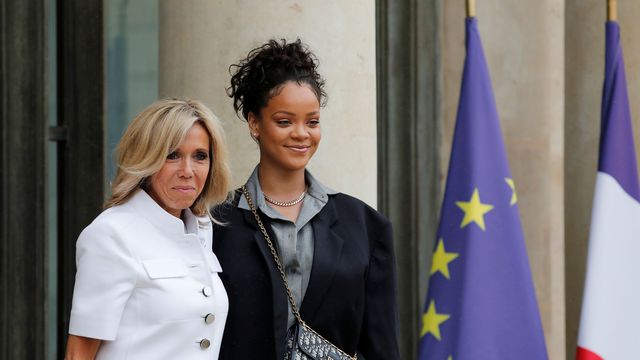 LeShakerPop's tweet photo. Après son entretien avec Emmanuel Macron, Rihanna nous informe qu'une grande annonce sera faite en septembre https://t.co/Ag7xTwfPoe https://t.co/Q0chx9U7VT