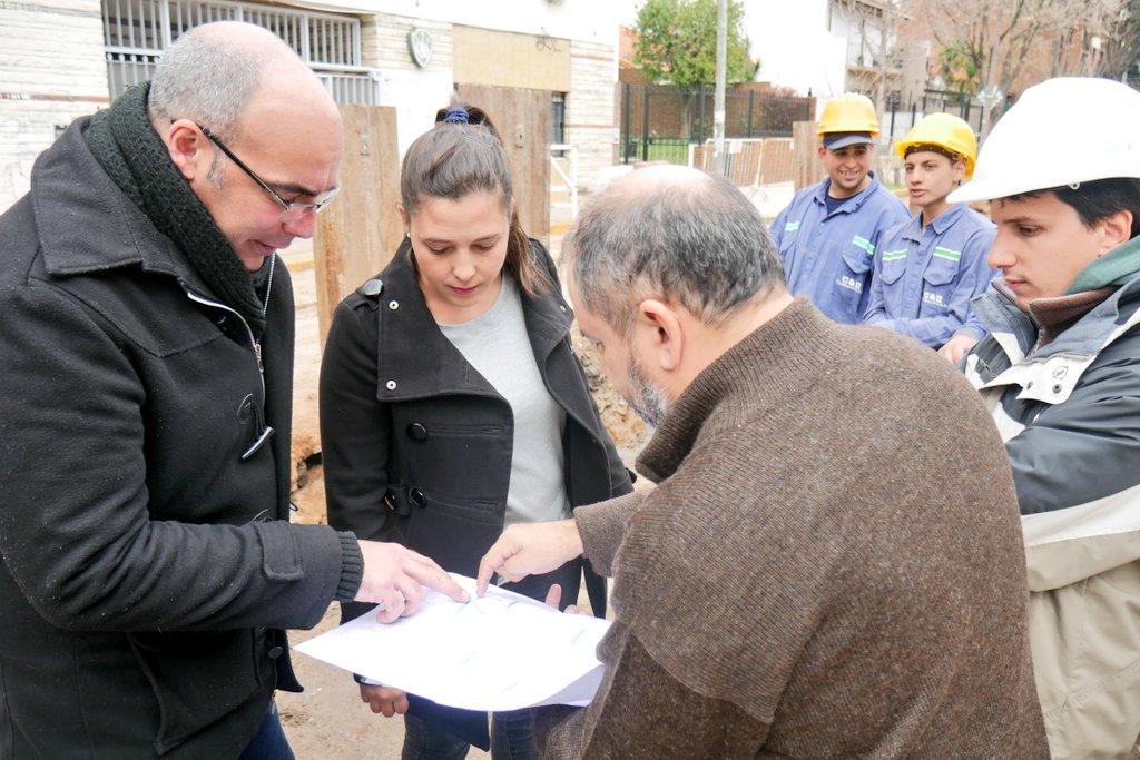 BarbieriVero's tweet photo. En #VicenteLopez estamos haciendo obras hidráulicas para que los vecinos tengan más tranquilidad los días de lluvia. @mariuvidal @jorgemacri https://t.co/5rGe9srU1Q