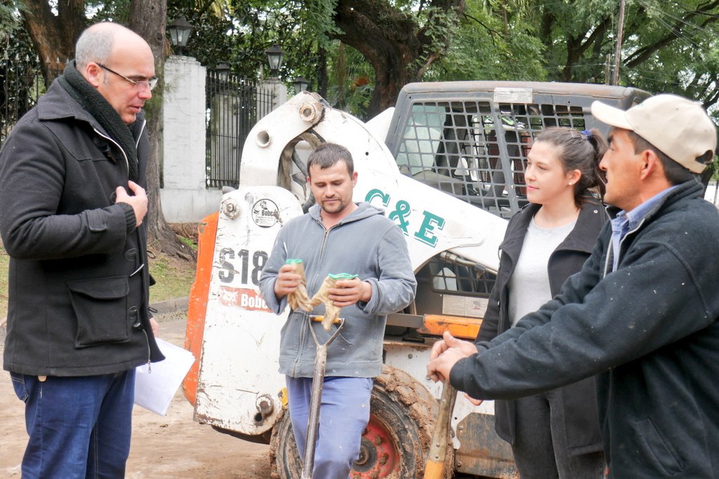 BarbieriVero's tweet photo. En #VicenteLopez estamos haciendo obras hidráulicas para que los vecinos tengan más tranquilidad los días de lluvia. @mariuvidal @jorgemacri https://t.co/5rGe9srU1Q