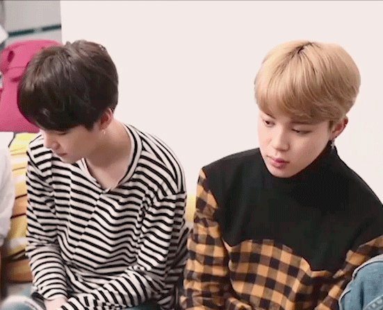 SwagBitchWTF1's tweet photo. #yoonmin
Надоело страдать. Хочется жить. 
Не просто вдыхать. А дорожить.
Он рядом сидит, но так далеко.
Пожалуйста, Чимин, посмотри на него! https://t.co/6qjxQNJwuq
