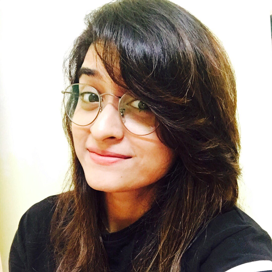 Debaparna12's tweet photo. Woohooo....🤘🏻 #newhaircut #newspec #raybanround #hairobssesed #lovemyspec #trynewstuff #changeisconstant https://t.co/Iz11VSb7pf