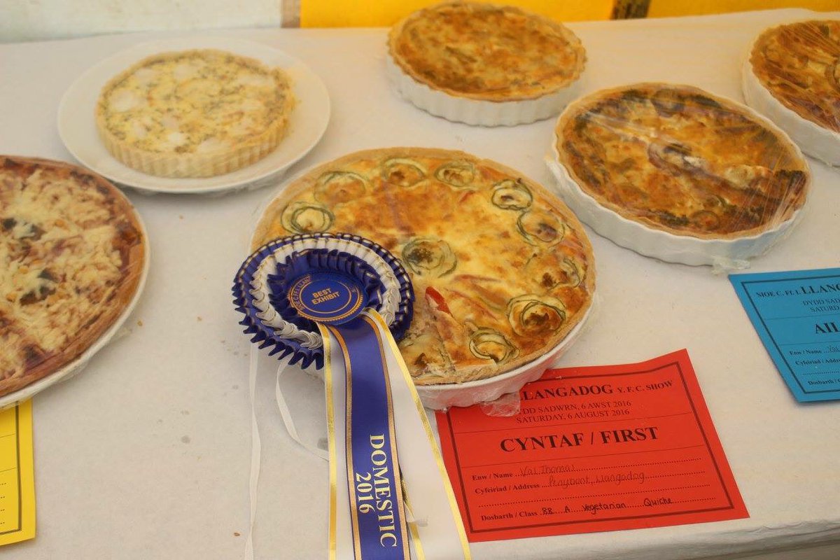 9 diwrnod i fynd! 9 days to go! Ydych chi wedi bod yn ymarfer eich entries coginio?! Have you been practising your cooking entries?! 🐑🐶🐴🐮🍰🥕🚜