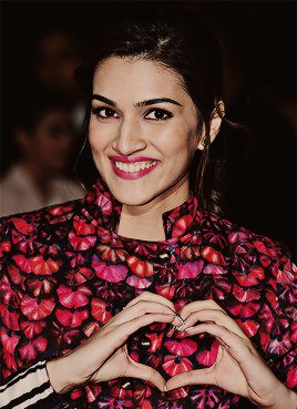 OnlyKriti's tweet photo. @kritisanon I love to see you win.. coz nothing is better than watching you smile when you do 😊💛 #HappyBirthdayKritiSanon 🎂 https://t.co/3Qm4L2BDvM