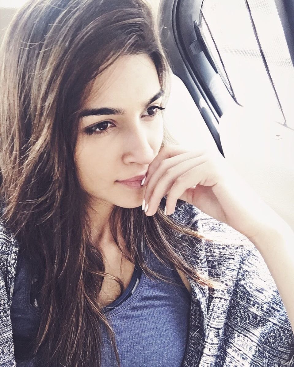OnlyKriti's tweet photo. @kritisanon  #HappyBirthdayKritiSanon miss adorable :)  God bless you. https://t.co/gsNd1RsBU8